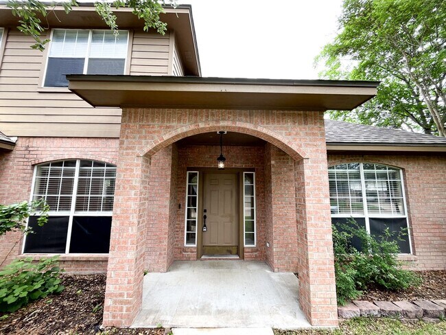 Foto del edificio - Available NOW!!!! This beautiful 2 story, 4 bedroom, 2 bath, two car garage with garage door open...