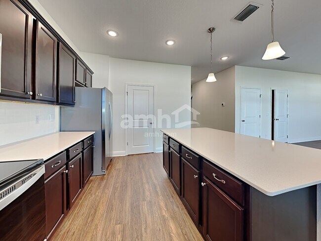 Foto del edificio - 820 Stairway Ln