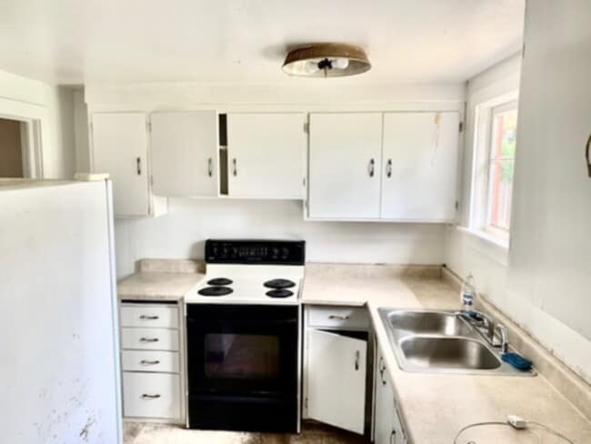 Foto del edificio - River Road/Park Ave. area updated apartment in house