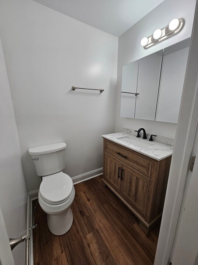 Foto del edificio - 61 Edwards Ave