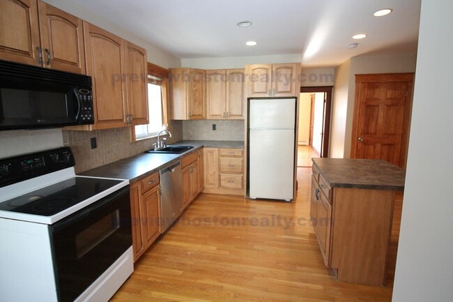Building Photo - 151 Tremont St