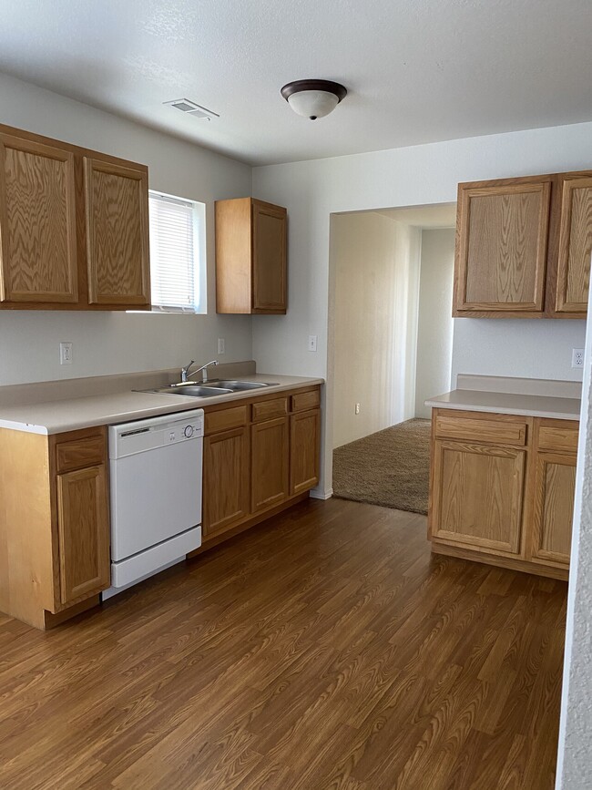 Foto del edificio - 713 Northwood Ct