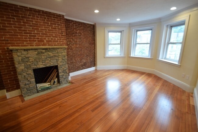 Building Photo - 1574 Beacon St