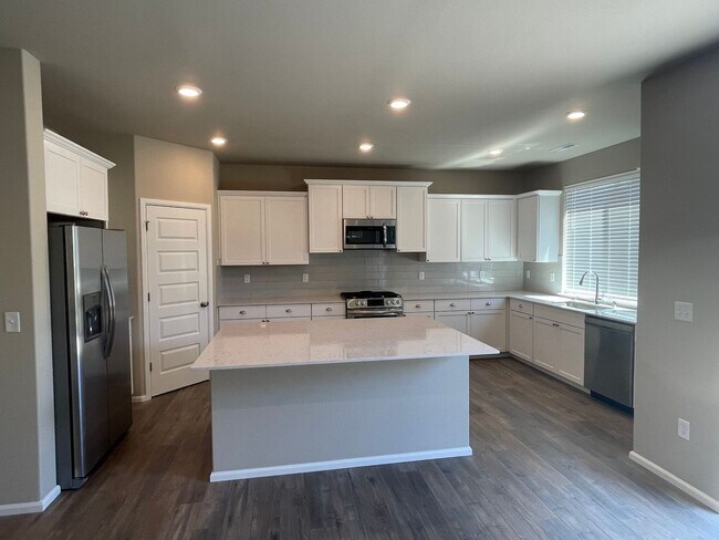 Foto del edificio - Newer Construction Downtown Puyallup!