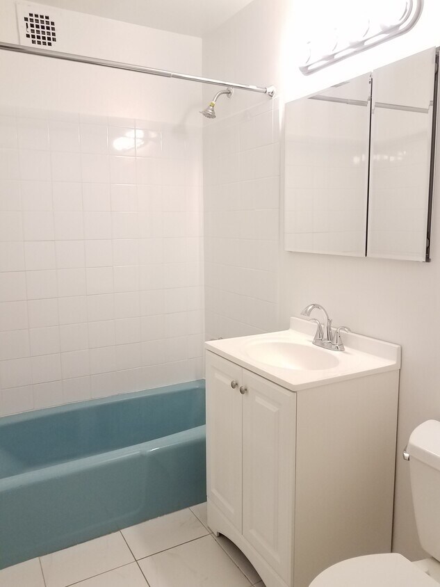 Baño renovado - 385 Westchester Ave