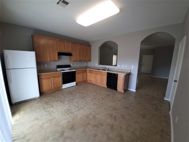Building Photo - AFFORDABLE SOUTH PHOENIX HOME!