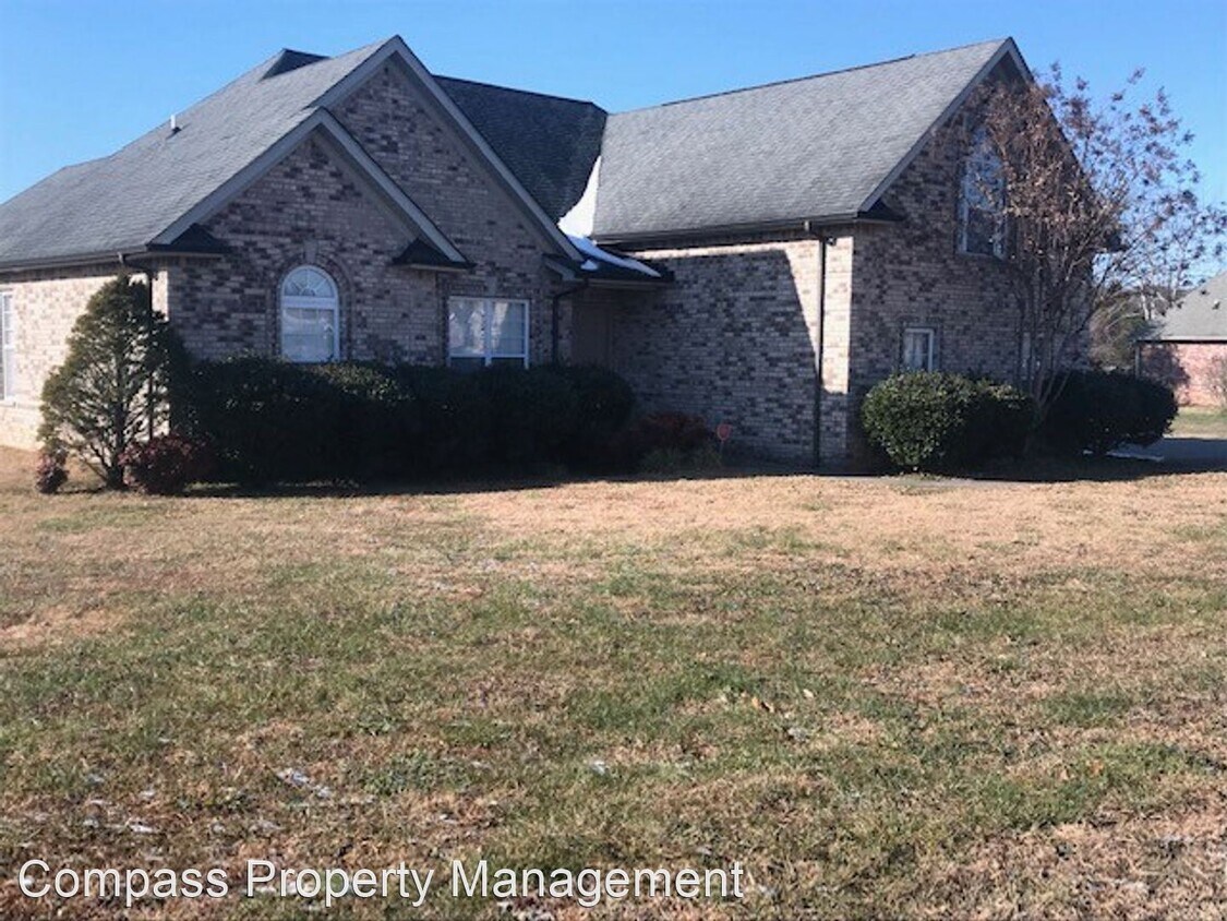 Primary Photo - 3 br, 2 bath House - 401 Reagan Road