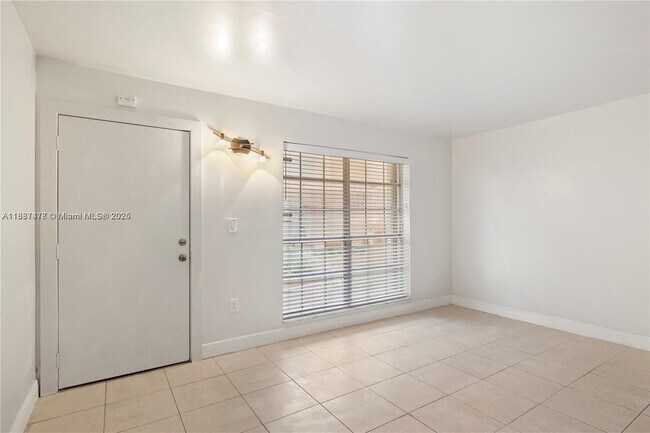 Foto del edificio - 7241 Miami Lakes Dr