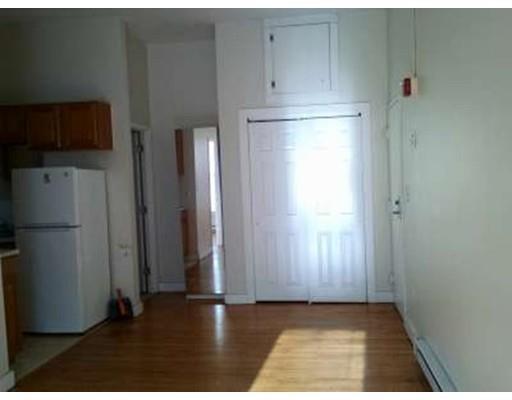 Building Photo - 933 Worcester Rd