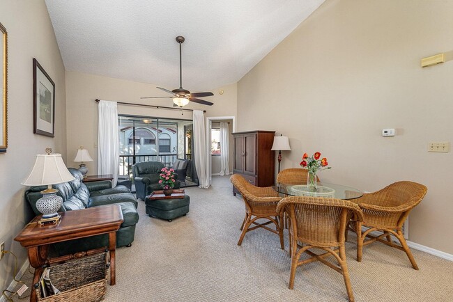 Building Photo - 1089 Country Club Dr