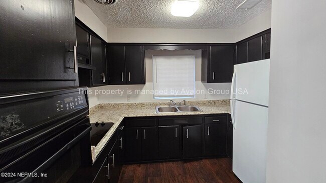 Foto del edificio - 7407 Centauri Rd