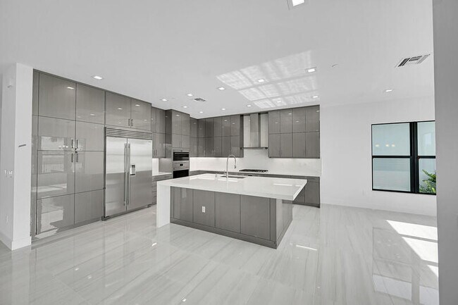 Foto del edificio - 9979 Migration Pt