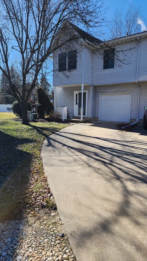 Primary Photo - 36 Holly Glen Dr