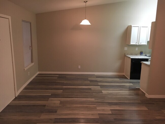 Foto del edificio - 814 Hardy Springs Cir