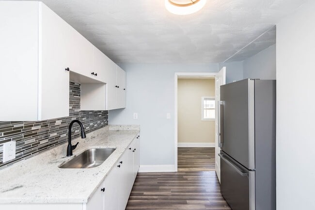 Building Photo - 482 E Jenkins Ave