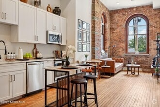 Building Photo - 179 Chelsea Ave