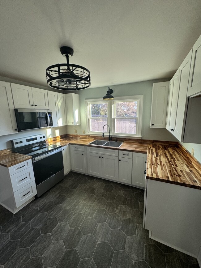 Building Photo - 221 Briggs Ave