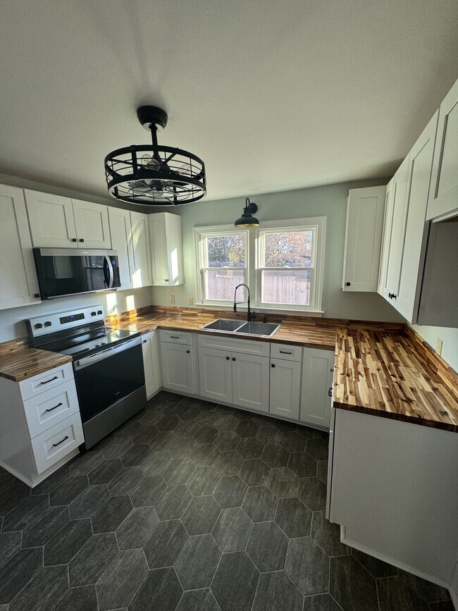 Foto del edificio - 221 Briggs Ave