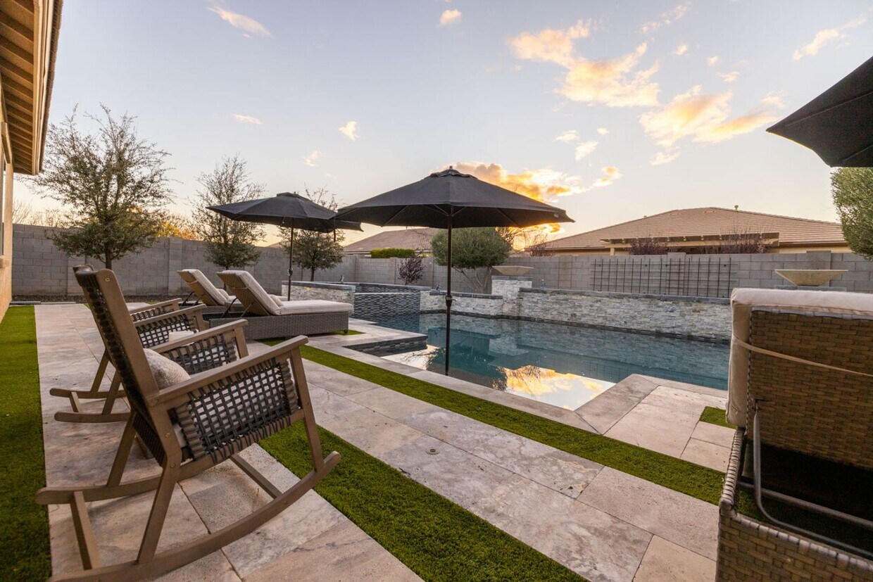 Heated Pool and Hot Tb - 21408 S 193rd St