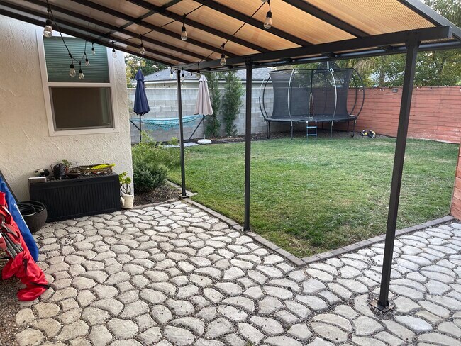 Foto del edificio - 863 N 11th Ave