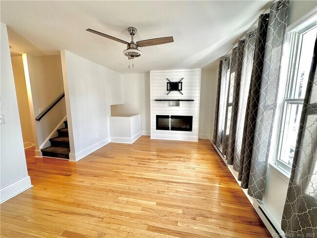 Foto del edificio - 55 Woodland Pl