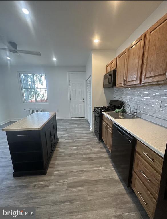 Foto del edificio - 4220 Edson Pl NE