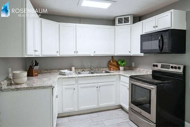 Foto del edificio - 2143 N Bell Ave