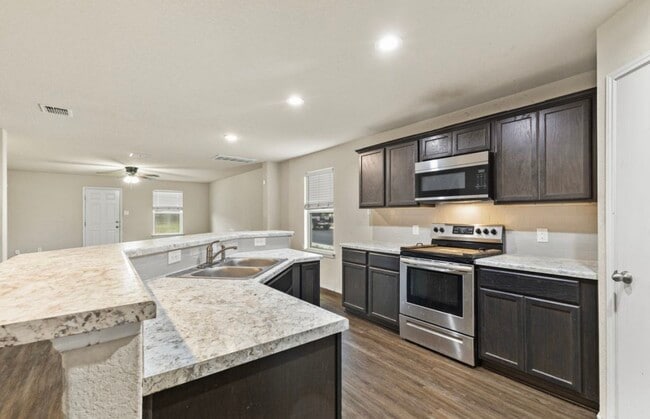 Kitchen - 10007 Raspberry Oak