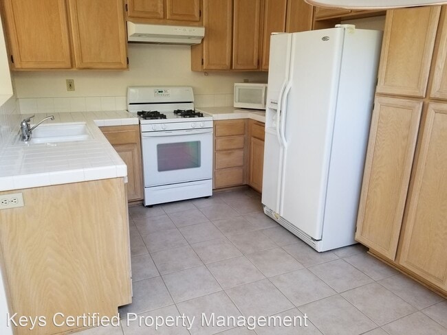 Building Photo - 4 br, 3 bath House - 5418 Camino Playa malaga