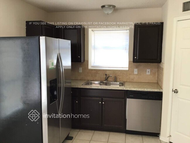 Foto del edificio - 4737 Hollow Tree Dr