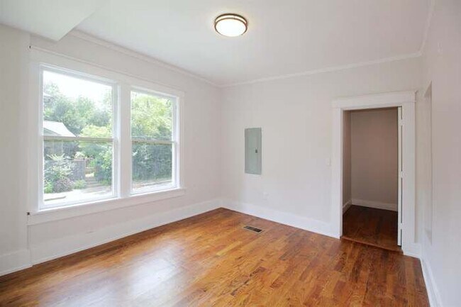Building Photo - 2027 Higbee Ave