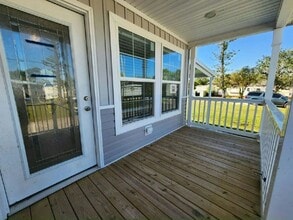 Building Photo - 214 Gazelle Dr