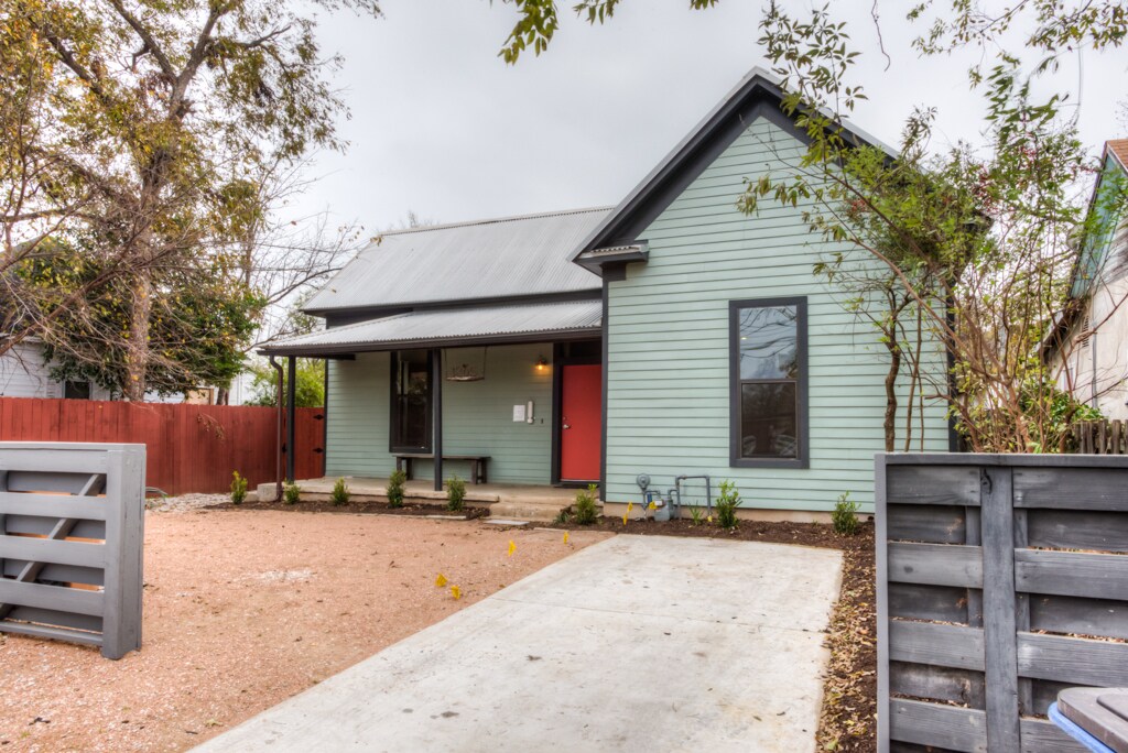 Primary Photo - Contemporary, Urban Farmhouse in East Austin
