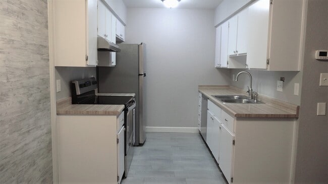 Building Photo - 9013 W Elm St
