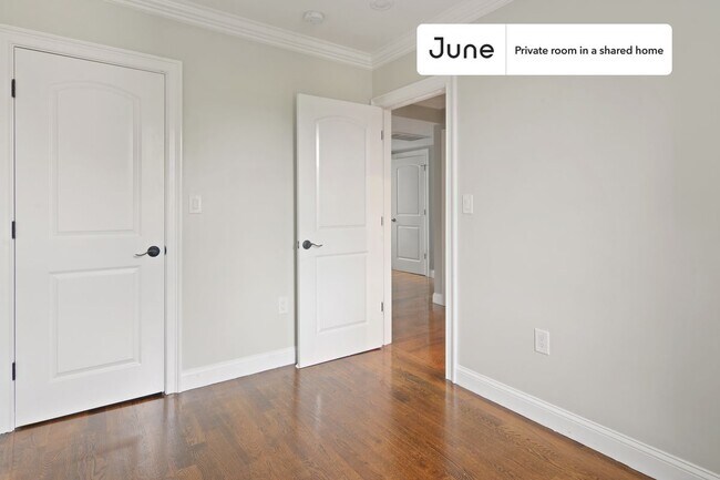 Building Photo - Room in Shared 5 bed/1.5 bath home