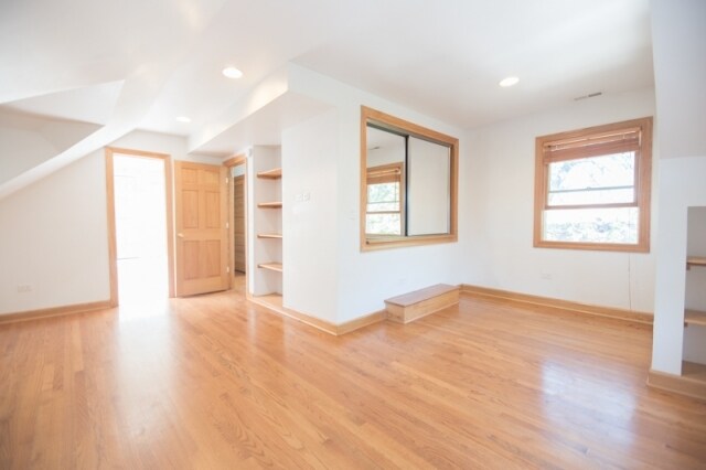 Foto del edificio - 2652 N Wilton Ave