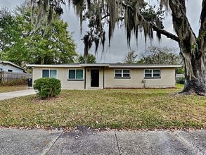 Building Photo - 2111 Bunting Dr