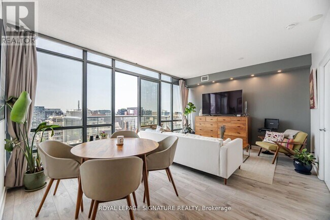 Photo du bâtiment - 438 King St W