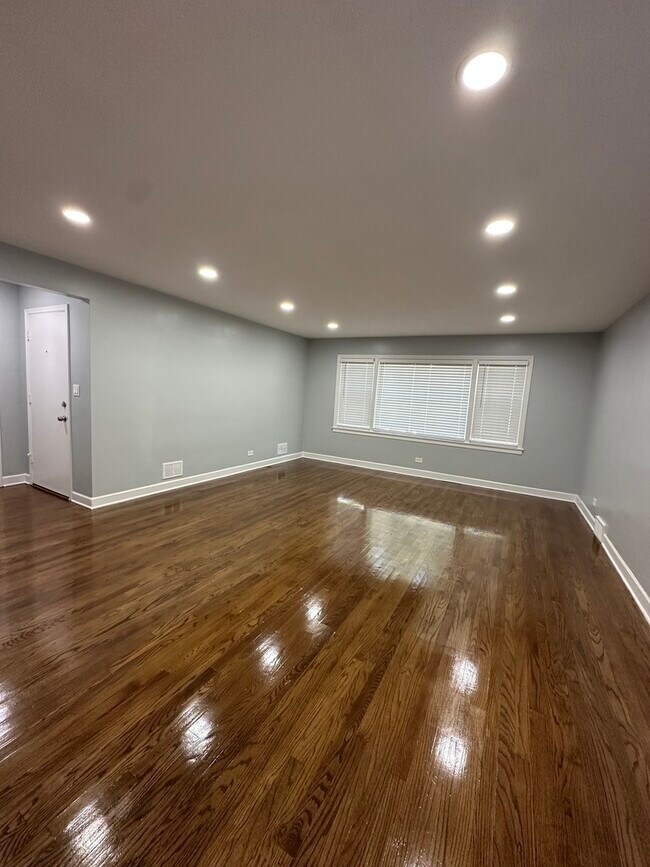 Foto del edificio - 8232 Keating Ave