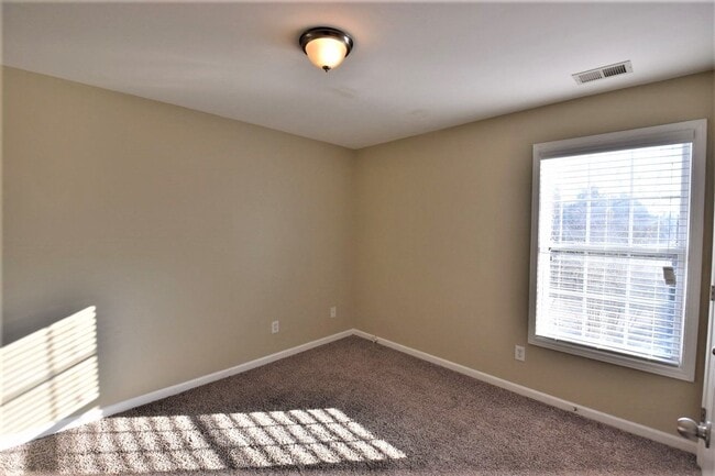 Building Photo - 22 Sundance Dr