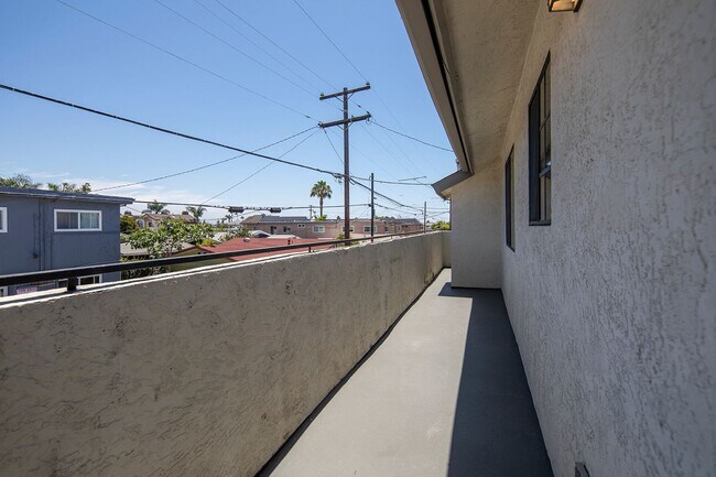 Foto del edificio - 2BR w/ Fireplace and 2 Parking Spaces in N...