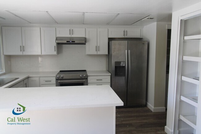 Foto del edificio - $3995 - Fully Remodeled 3Bd / 3Ba Large Townhome in Santa Teresa area - **BREAK LEASE**