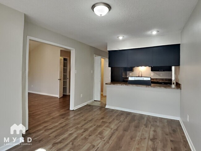 Building Photo - 3422 Laurelwood Dr