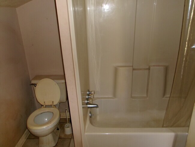 Foto del edificio - 452 Logansport Rd