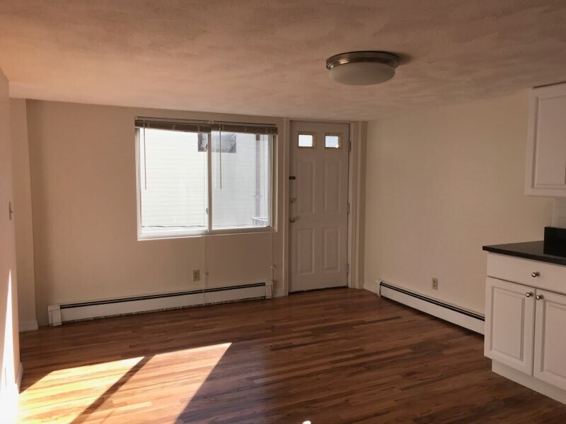 Building Photo - 144 Thorndike St