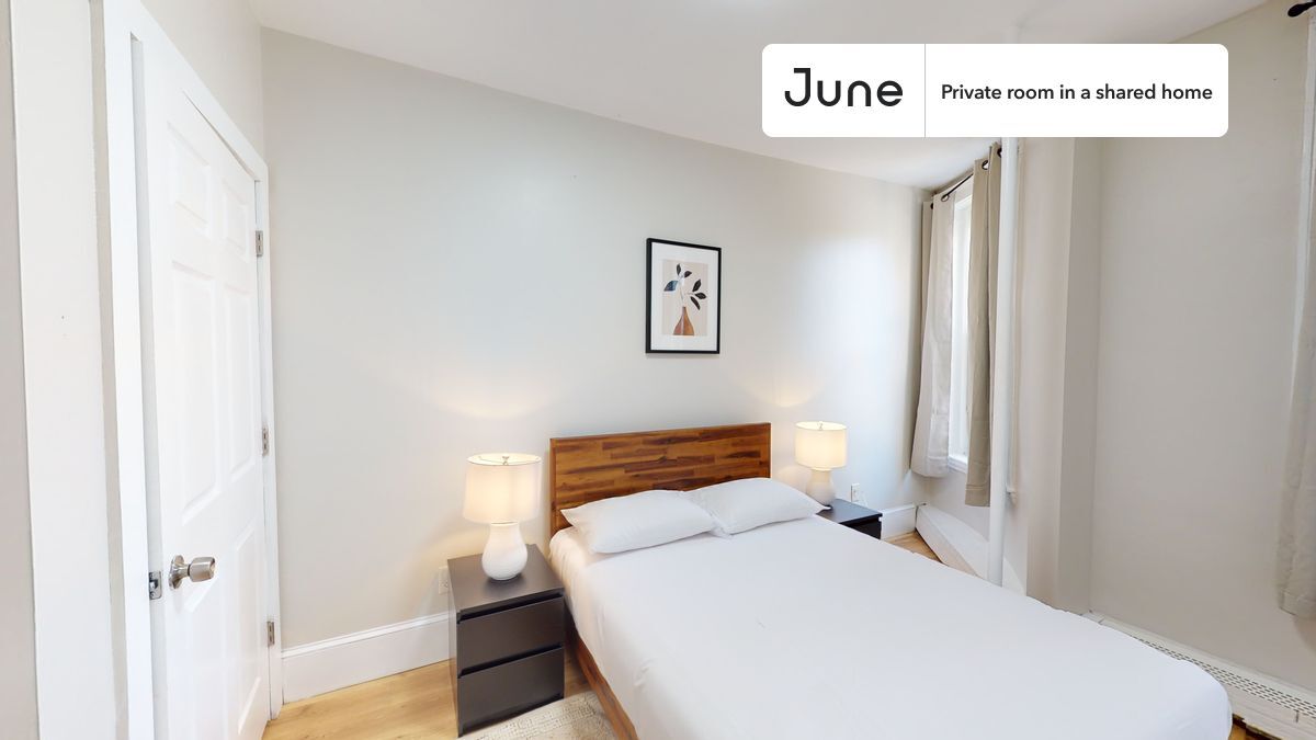 Foto principal - Room in Shared 5 bed/2 bath home