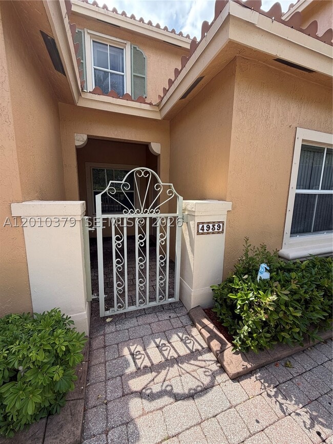 Building Photo - 4939 N Harbor Isles Dr