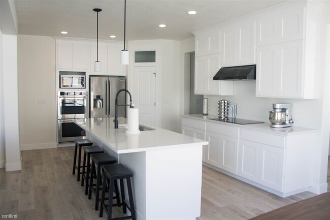 Building Photo - 4 br, 3 bath House - 4432 North Seasons Vi...