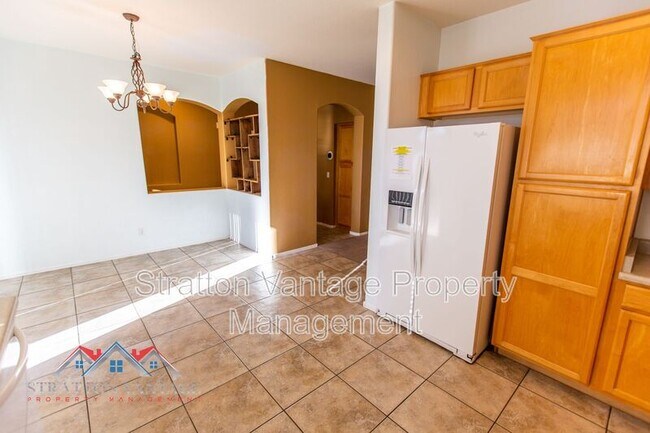 Building Photo - 906 S Roca St