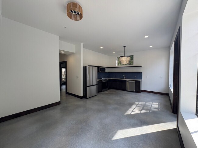 Building Photo - 485 1st Ave
